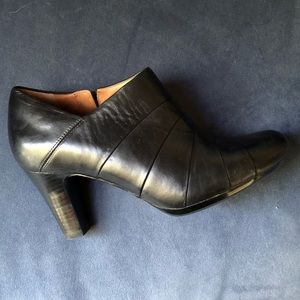 Clark’s Ankle Boot Artisan Leather Womens 8M Black